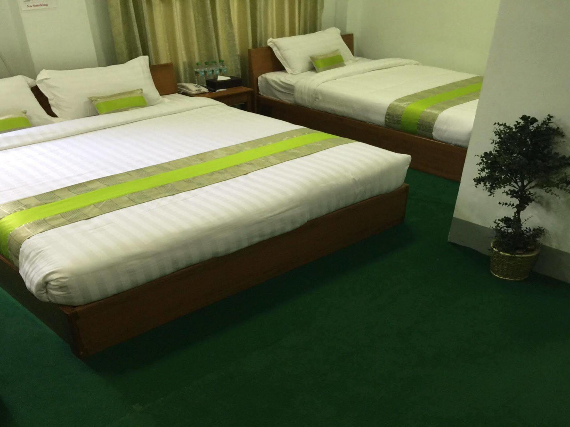 Green Days Inn Mandalay Esterno foto
